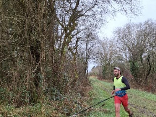 Initiation au canicross pour Alex & Toska aux Landes de Bilais à Drefféac